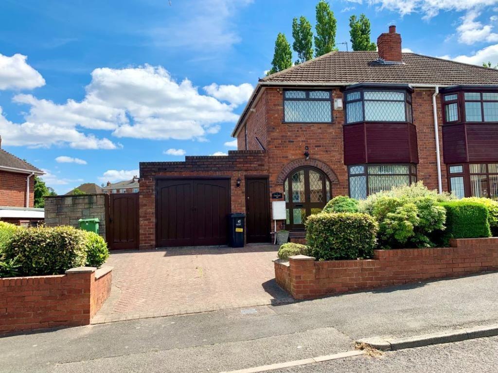 Upper Ettingshall Road, Bilston, WV14 3 bed semidetached house for