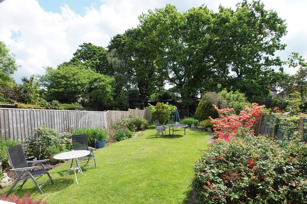 The Crescent, West Wickham, BR4 4 bed semidetached house for sale £