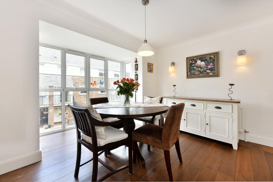 Lockview Court Narrow Street Limehouse 3 bed apartment £800,000