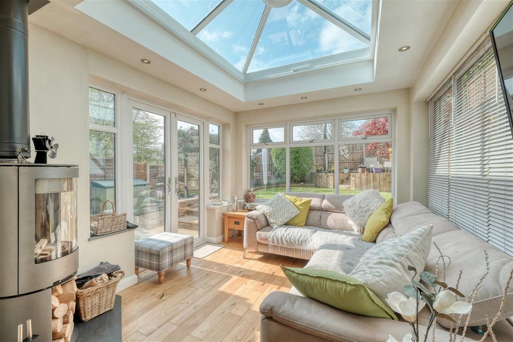 Yvonne Road, Crabbs Cross, Redditch B97 5HP 4 bed detached house for