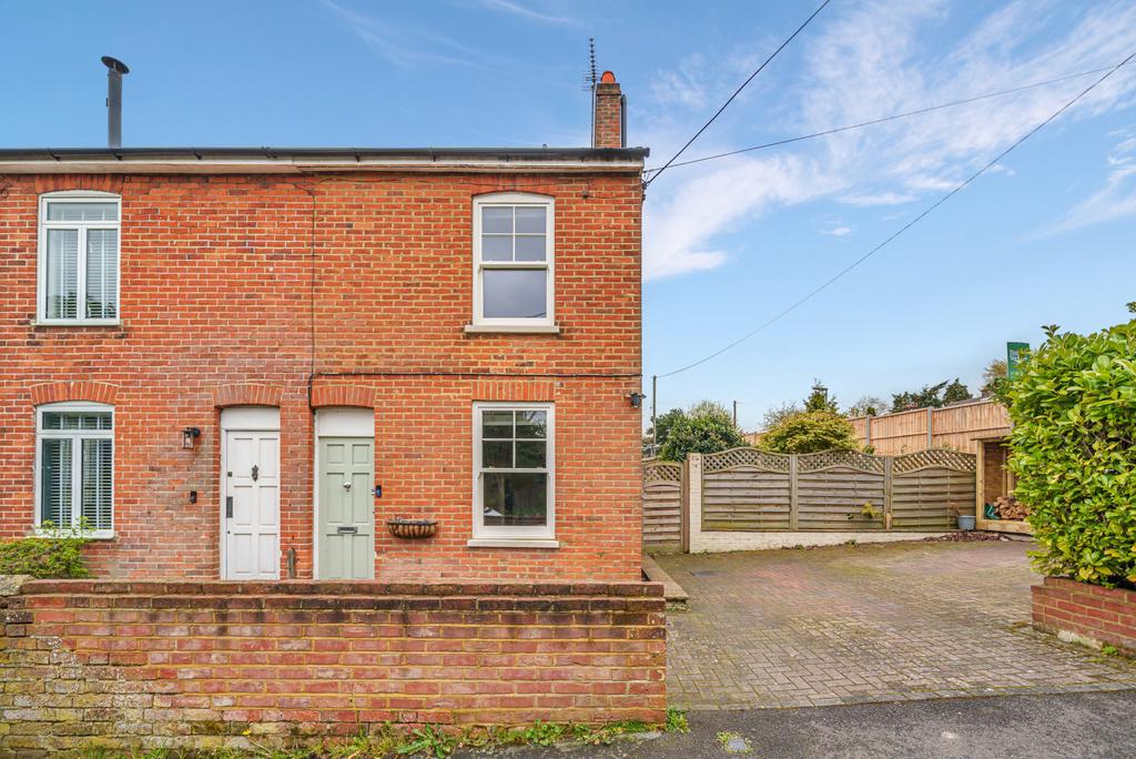 Heath Lane, Farnham, GU9 3 bed semidetached house £499,999