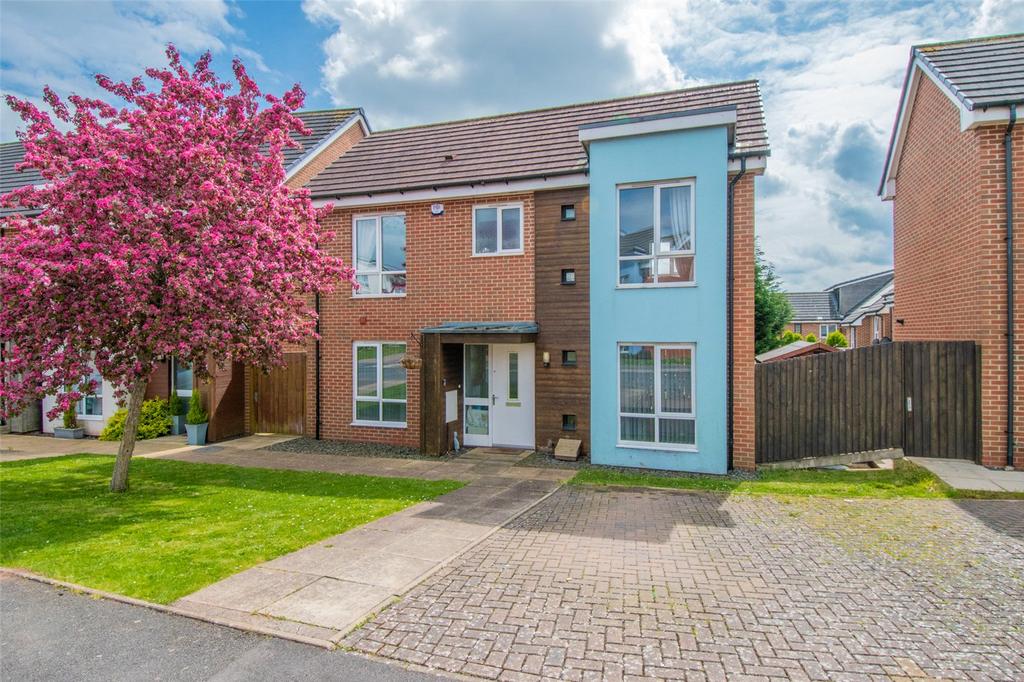 Oldfield Road, Bromsgrove, B61 2 bed detached house for sale £140,000