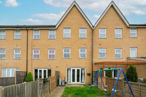 4 bedroom terraced house to rent, The Meadows, Watford, WD25