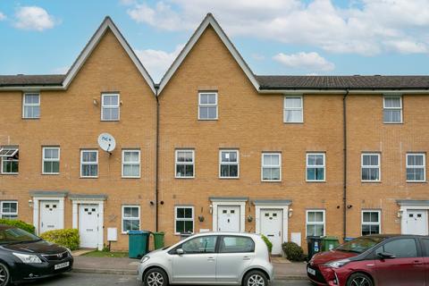 4 bedroom terraced house to rent, The Meadows, Watford, WD25