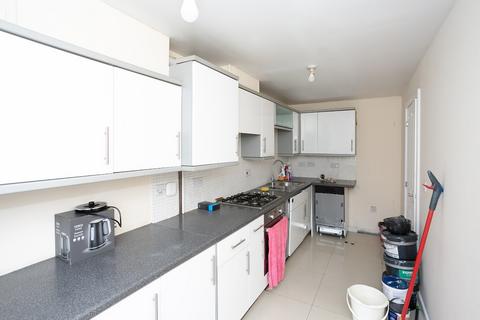 4 bedroom terraced house to rent, The Meadows, Watford, WD25