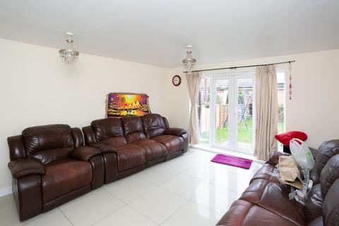 4 bedroom terraced house to rent, The Meadows, Watford, WD25