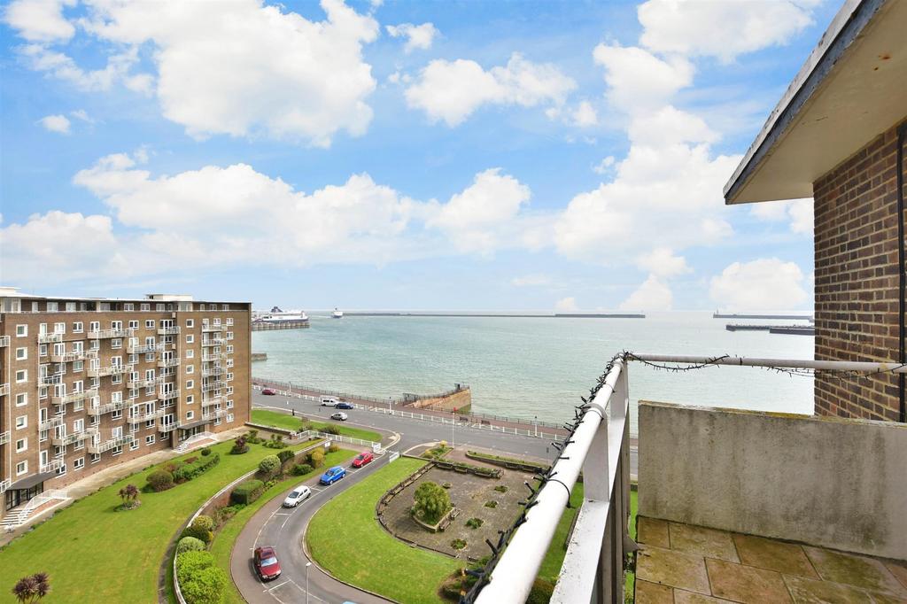 The Gateway, Dover, Kent 2 bed flat for sale £300,000