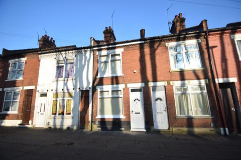 2 bedroom terraced house to rent - Maple Road East, Luton, Bedfordshire, LU4 8BG