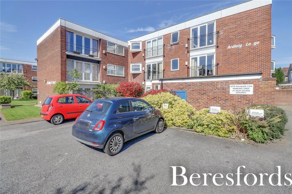 Hutton Road, Shenfield, CM15 2 bed apartment for sale £365,000