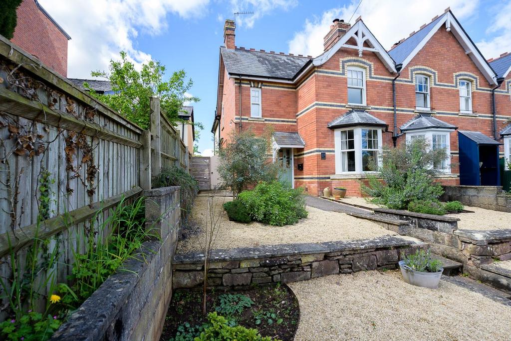 Hillfield Villas, Chase Road, RossOnWye. 3 bed end of terrace house