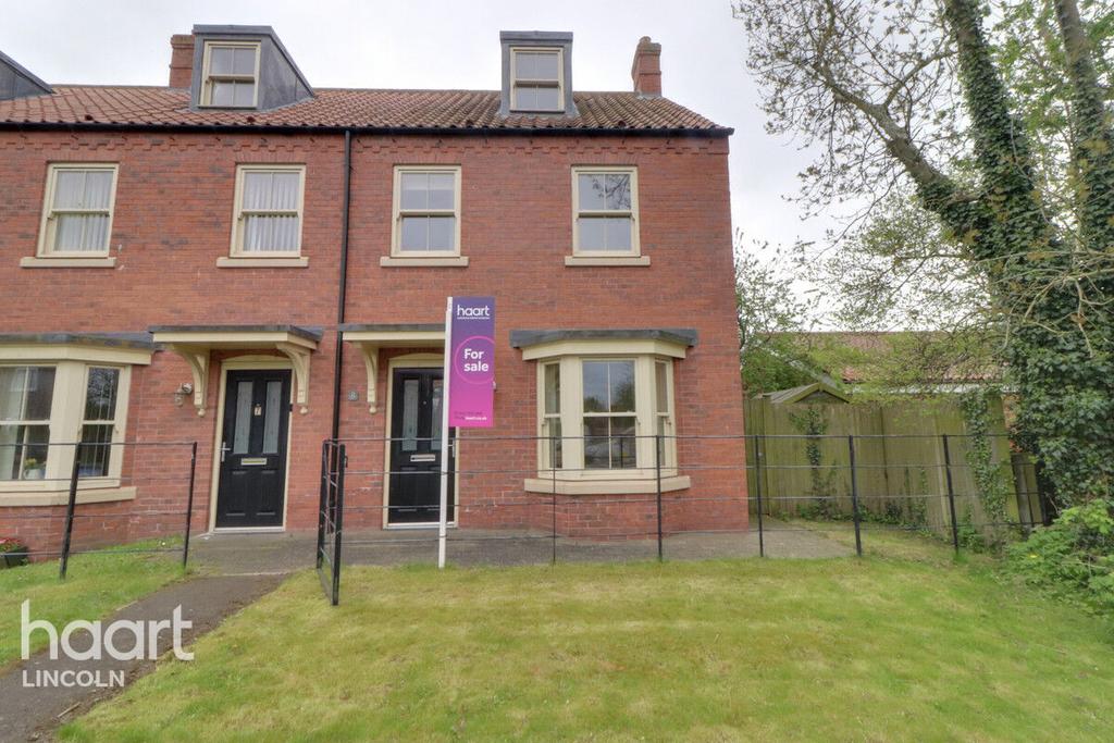 Lincoln Road, Wragby 3 bed end of terrace house for sale £190,000