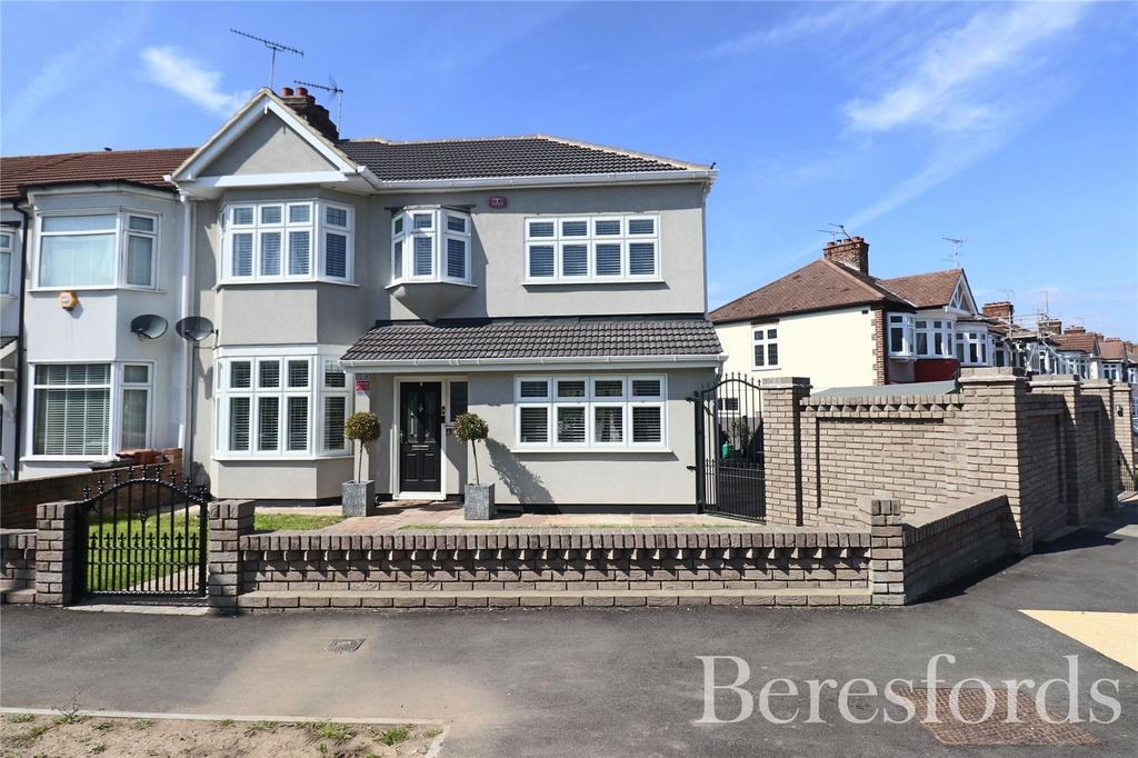 Carlton Road, Gidea Park, RM2 4 bed end of terrace house £750,000
