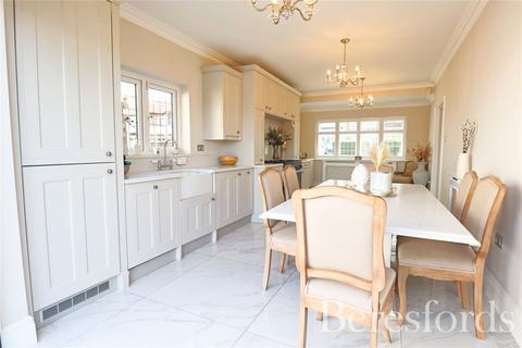 65 Carlton Road, Gidea Park, Romford, RM2 5AT