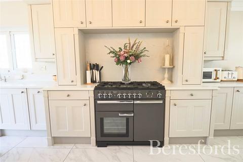 65 Carlton Road, Gidea Park, Romford, RM2 5AT