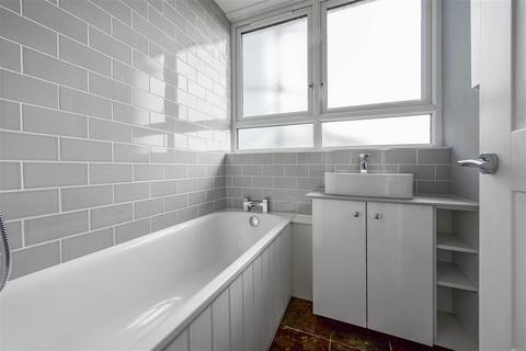 109 Beaumont Road, London, SW19 6TH