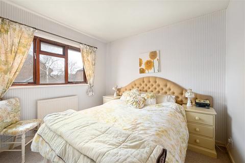 4 Boship Close, Eastbourne, BN23 8JB