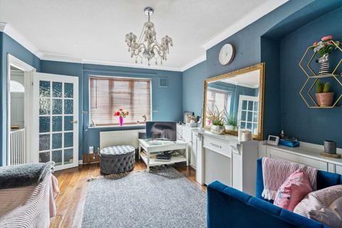 27 Palmer Avenue, Bushey, WD23 3NB