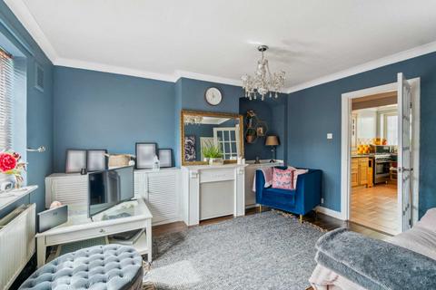 27 Palmer Avenue, Bushey, WD23 3NB