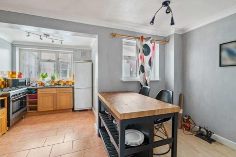 27 Palmer Avenue, Bushey, WD23 3NB