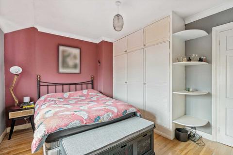 27 Palmer Avenue, Bushey, WD23 3NB