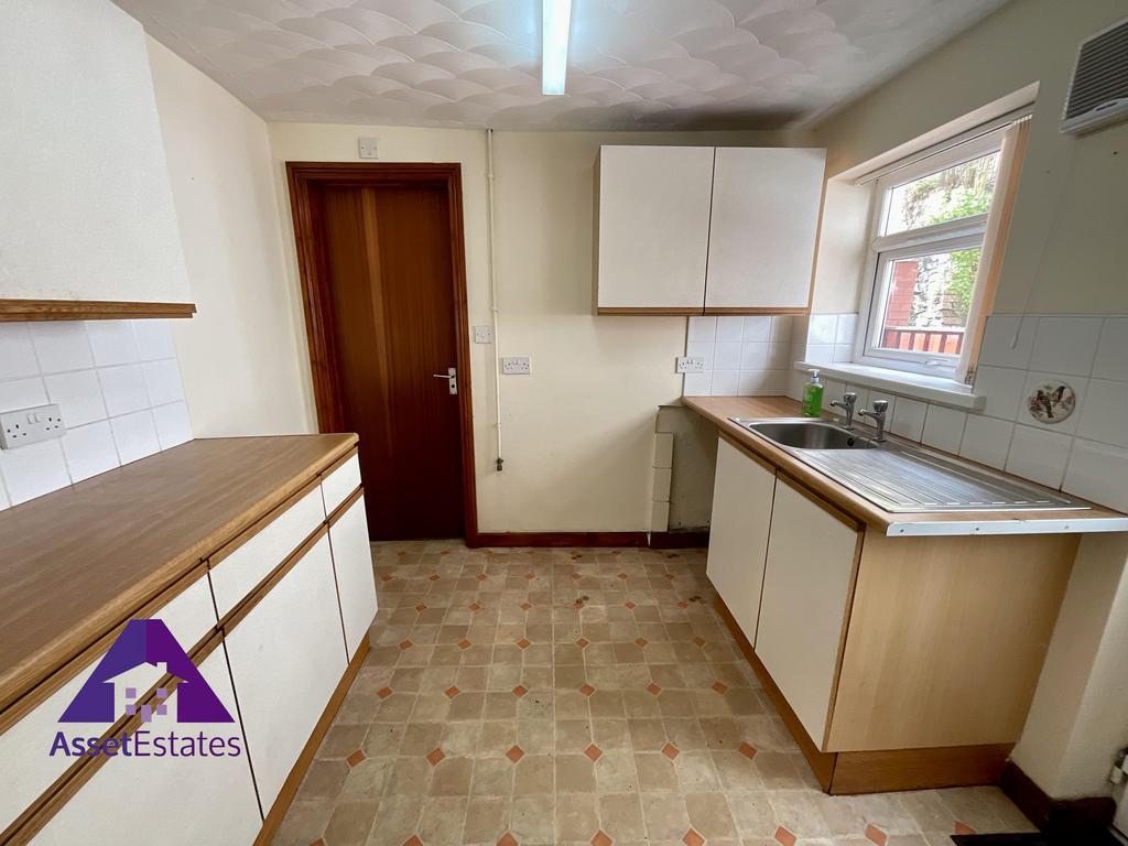 Arail Street, Six Bells, Abertillery, NP13 2NQ 2 bed terraced house for