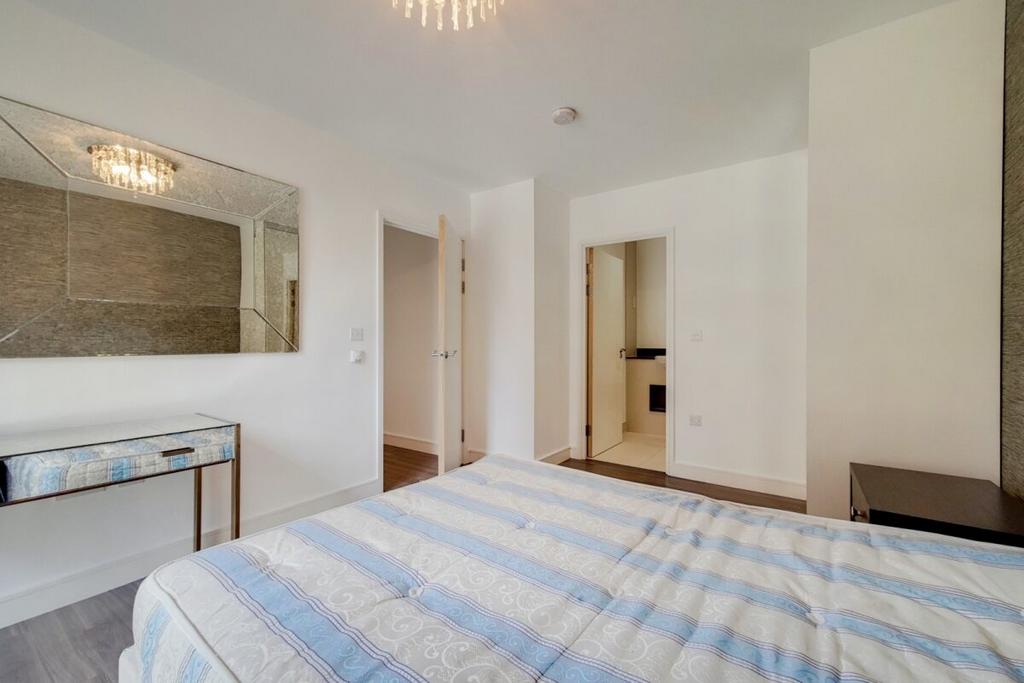 9 Main Bedroom-1