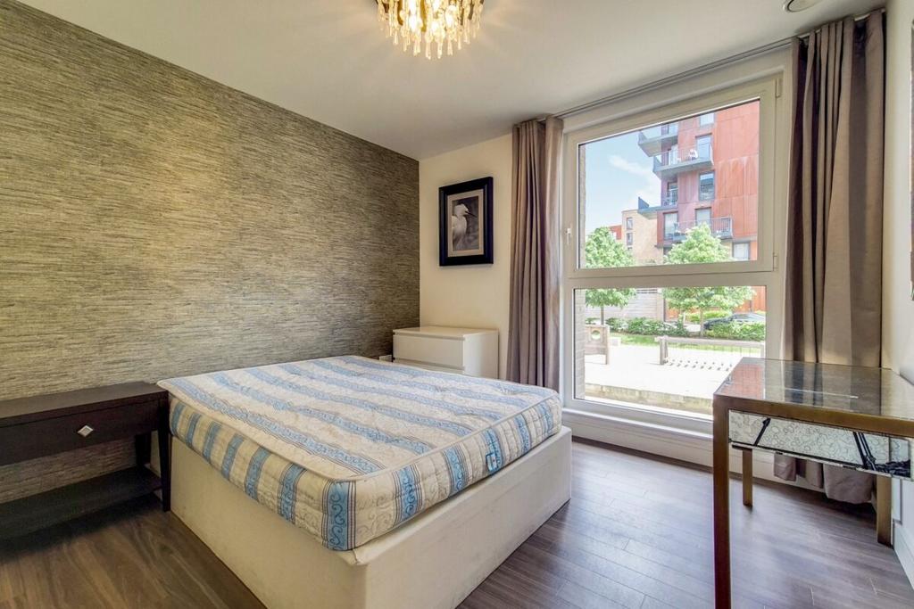 9 Main Bedroom-2