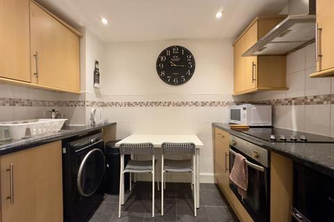 3 bedroom flat to rent, Chancellor Street, Partick, Glasgow, G11