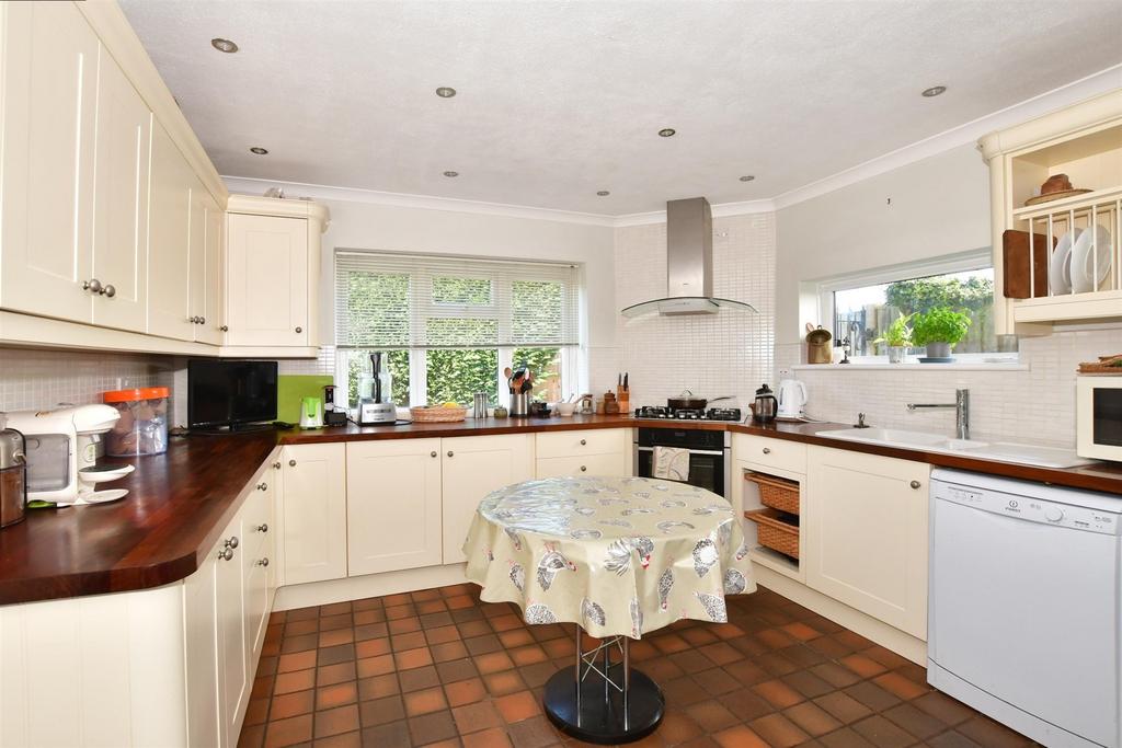 Kitchen/ Breakfast Room