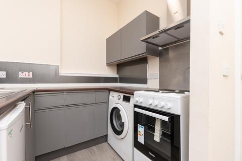 2 bedroom flat to rent, Earl Street, Flat 3/3, Scotstoun, Glasgow, G14 0AX