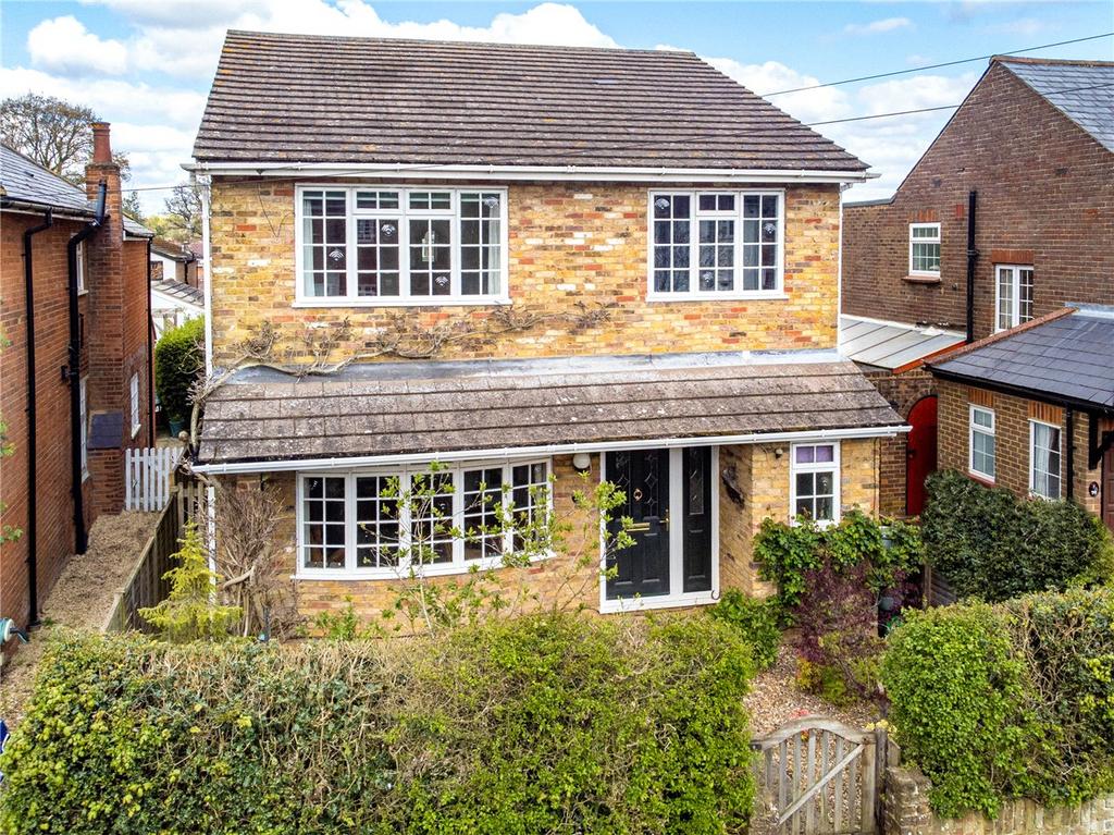 Green Lane, Bovingdon, Hemel... 4 bed detached house £725,000