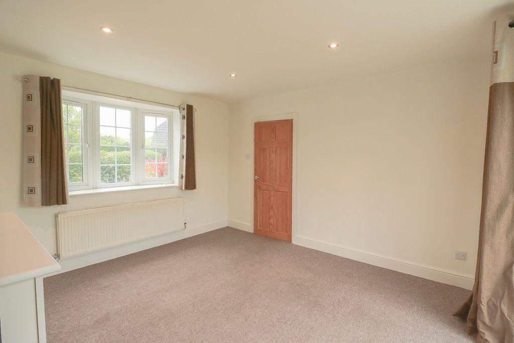 Hartford Road, Huntingdon PE29 1WF 3 bed semidetached house £1,200