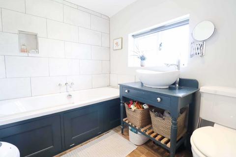 1 Back Lane, Aldbourne, Marlborough, SN8 2BP