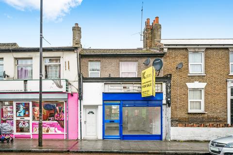 3 bedroom apartment for sale - Herbert Road, London, Greater London, SE18 3SH
