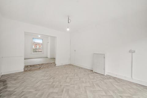 3 bedroom apartment for sale - Herbert Road, London, Greater London, SE18 3SH