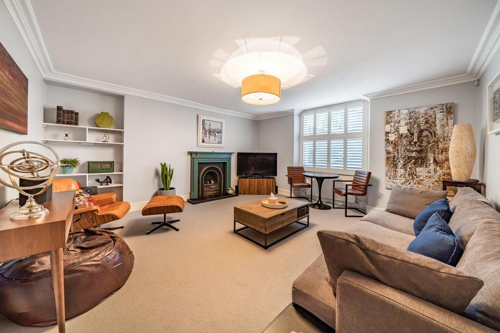 Weir Road, Balham 2 bed flat for sale £650,000