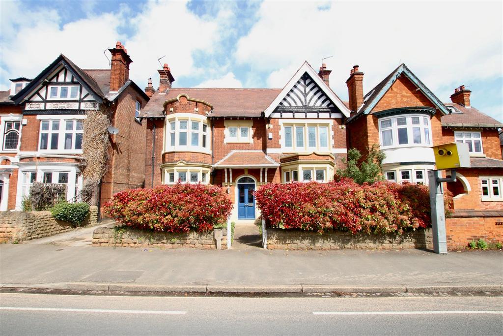 Nottingham Road, Long Eaton, Nottingham, NG10 2BY 3 bed detached house
