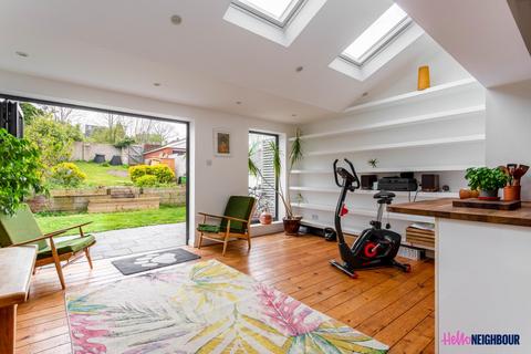 3 bedroom semi-detached house to rent, Mackie Avenue, Brighton and Hove, BN1