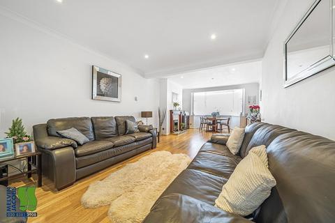 101 Whitchurch Gardens, Edgware, HA8 6PG