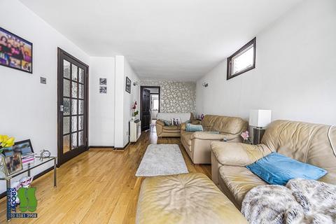 101 Whitchurch Gardens, Edgware, HA8 6PG