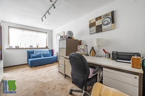 101 Whitchurch Gardens, Edgware, HA8 6PG