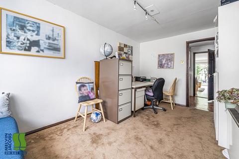 101 Whitchurch Gardens, Edgware, HA8 6PG