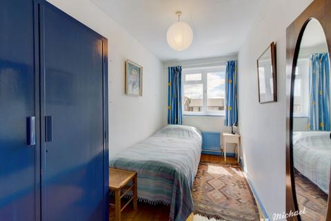 3 Brompton Close, Aylesbury, HP19 9JY