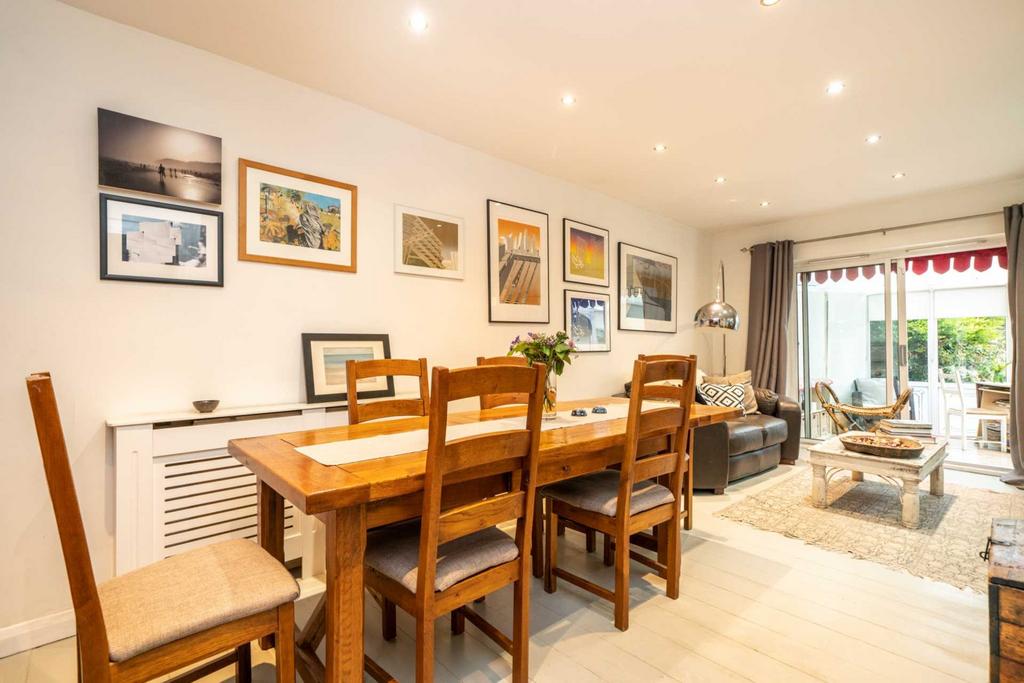 Blackwell Road, Kings Langley 4 bed semidetached house £700,000