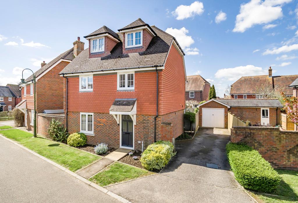 Morris Drive, Billingshurst, West Sussex 4 bed detached house for sale