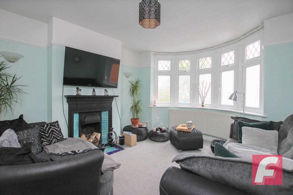 Knutsford Avenue, Watford 3 bed semidetached house £599,950