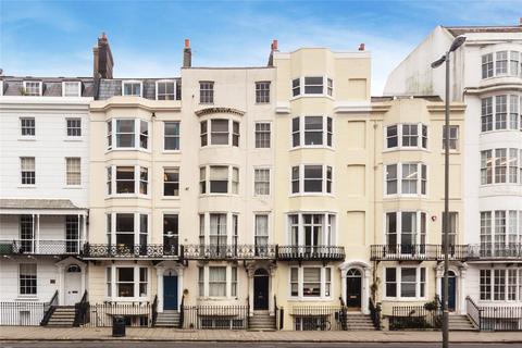 Studio to rent, Pavilion Parade, Brighton, BN2