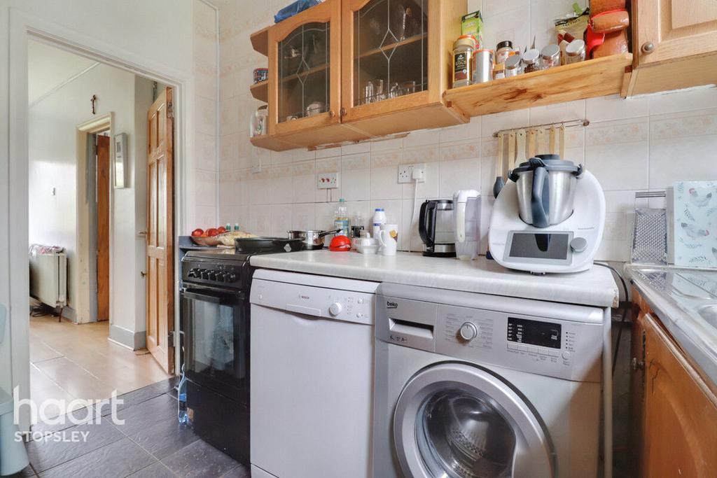 Crawley Green Road, Luton 3 bed terraced house for sale £280,000