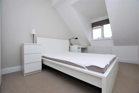 1 bedroom house of multiple occupation to rent, Ardmore Avenue, Guildford, Surrey, GU2