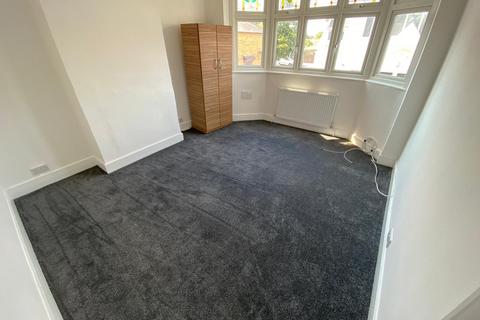 4 bedroom terraced house to rent, Boundary Road, London E17